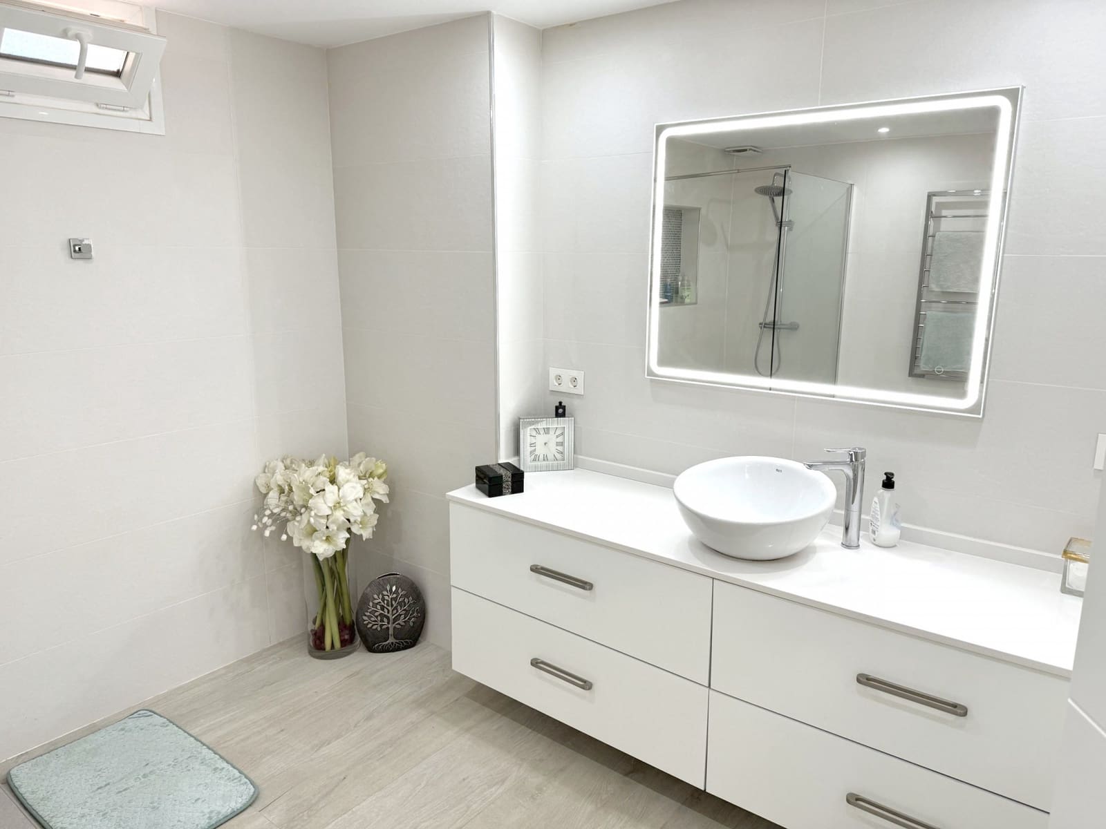 5 bedroom Villa for sale in Estepona with garage - € 1,395,000 (Ref: 9349283)