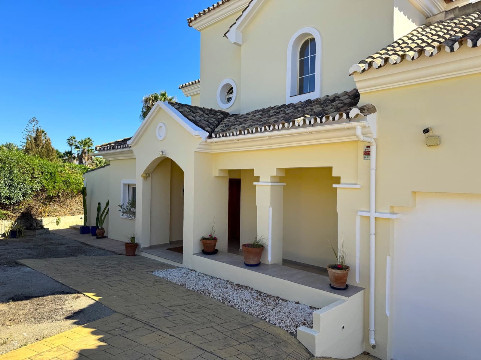 5 bedroom Villa for sale in Estepona with garage - € 1,395,000 (Ref: 9349283)