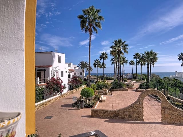 3 Zimmer Doppelhaus zu verkaufen in Manilva mit Pool Garage - 299.000 € (Ref: 9355692)