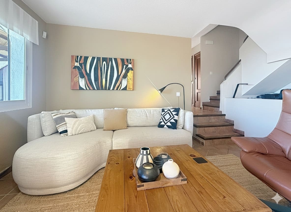 3 soveværelse Semi-Rækkehus til salg i Casares med swimmingpool - € 1.250.000 (Ref: 9359427)