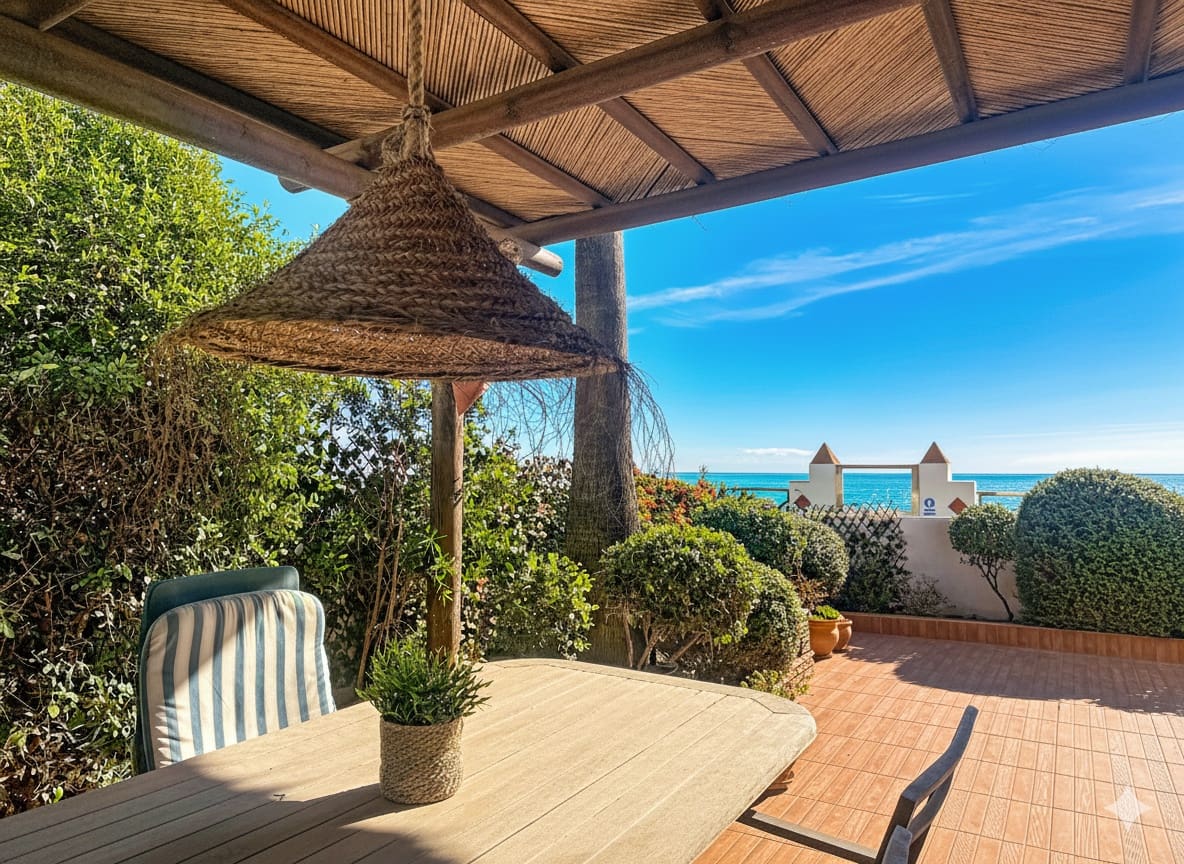 3 soveværelse Semi-Rækkehus til salg i Casares med swimmingpool - € 1.250.000 (Ref: 9359427)