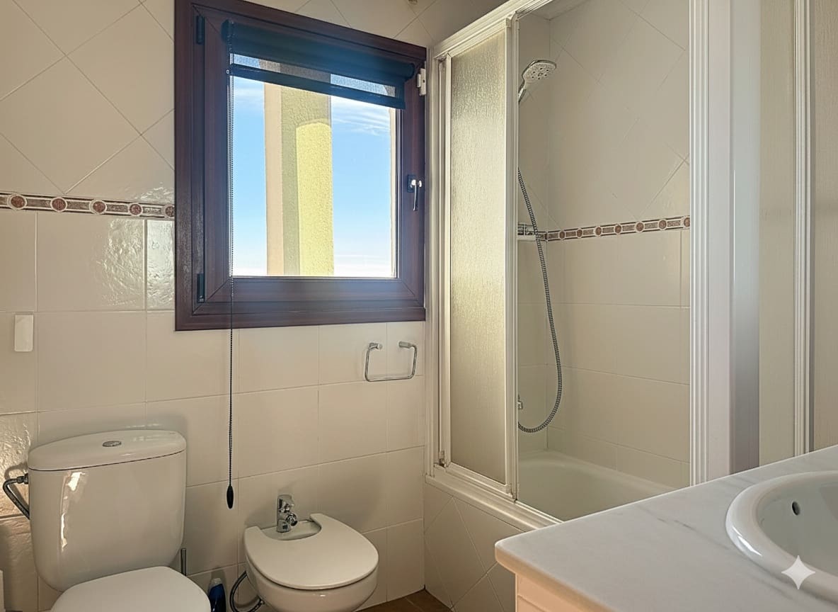 3 soveværelse Semi-Rækkehus til salg i Casares med swimmingpool - € 1.250.000 (Ref: 9359427)