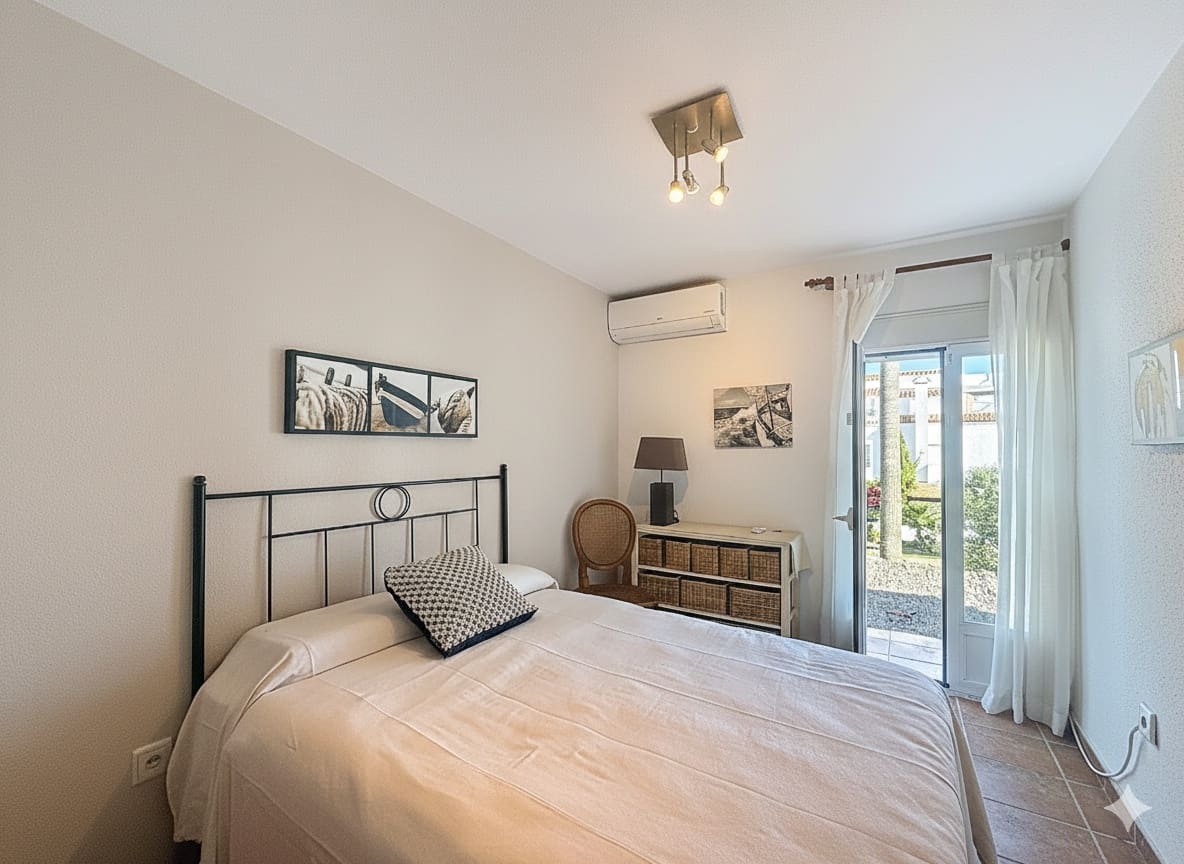 3 soveværelse Semi-Rækkehus til salg i Casares med swimmingpool - € 1.250.000 (Ref: 9359427)