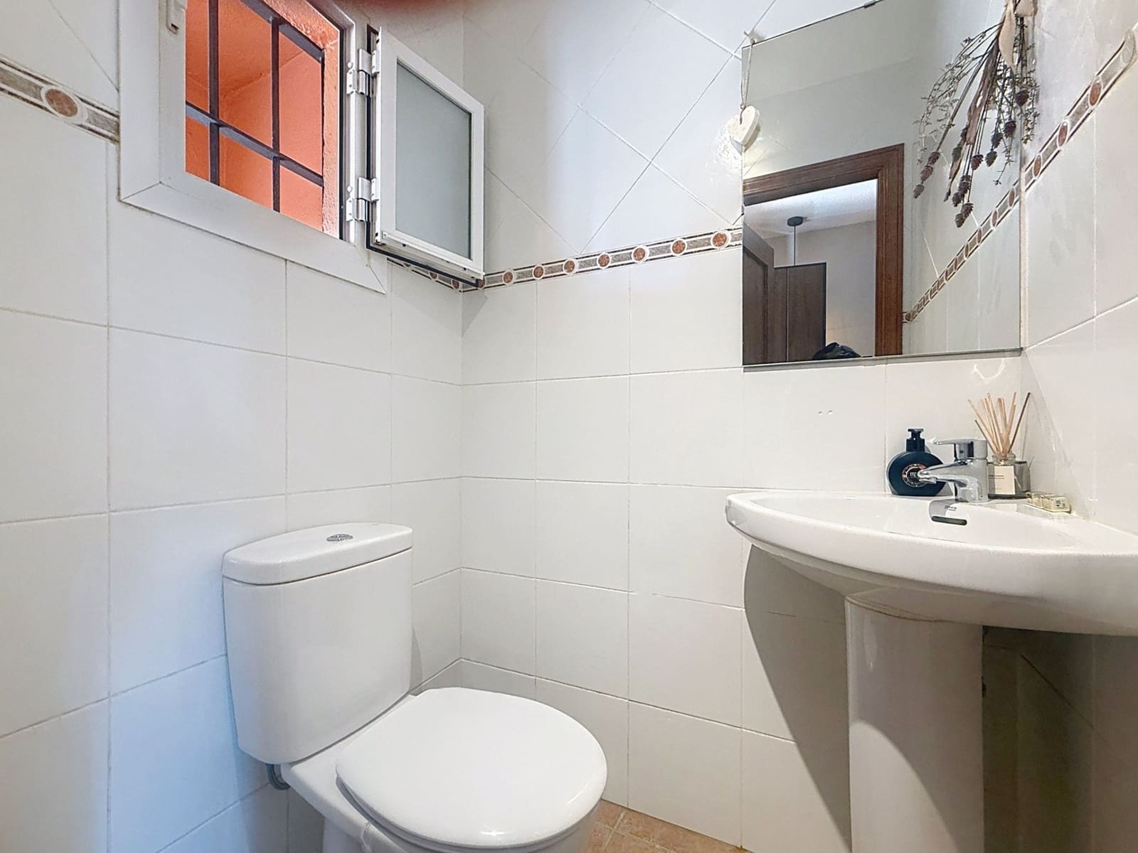 3 soveværelse Semi-Rækkehus til salg i Casares med swimmingpool - € 1.250.000 (Ref: 9359427)