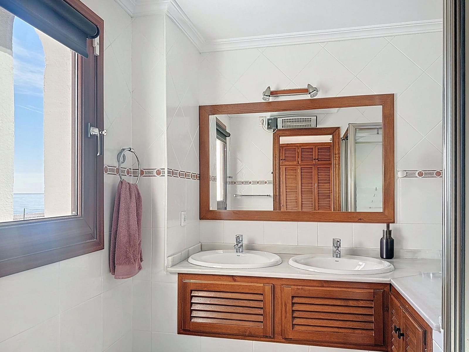 3 soveværelse Semi-Rækkehus til salg i Casares med swimmingpool - € 1.250.000 (Ref: 9359427)