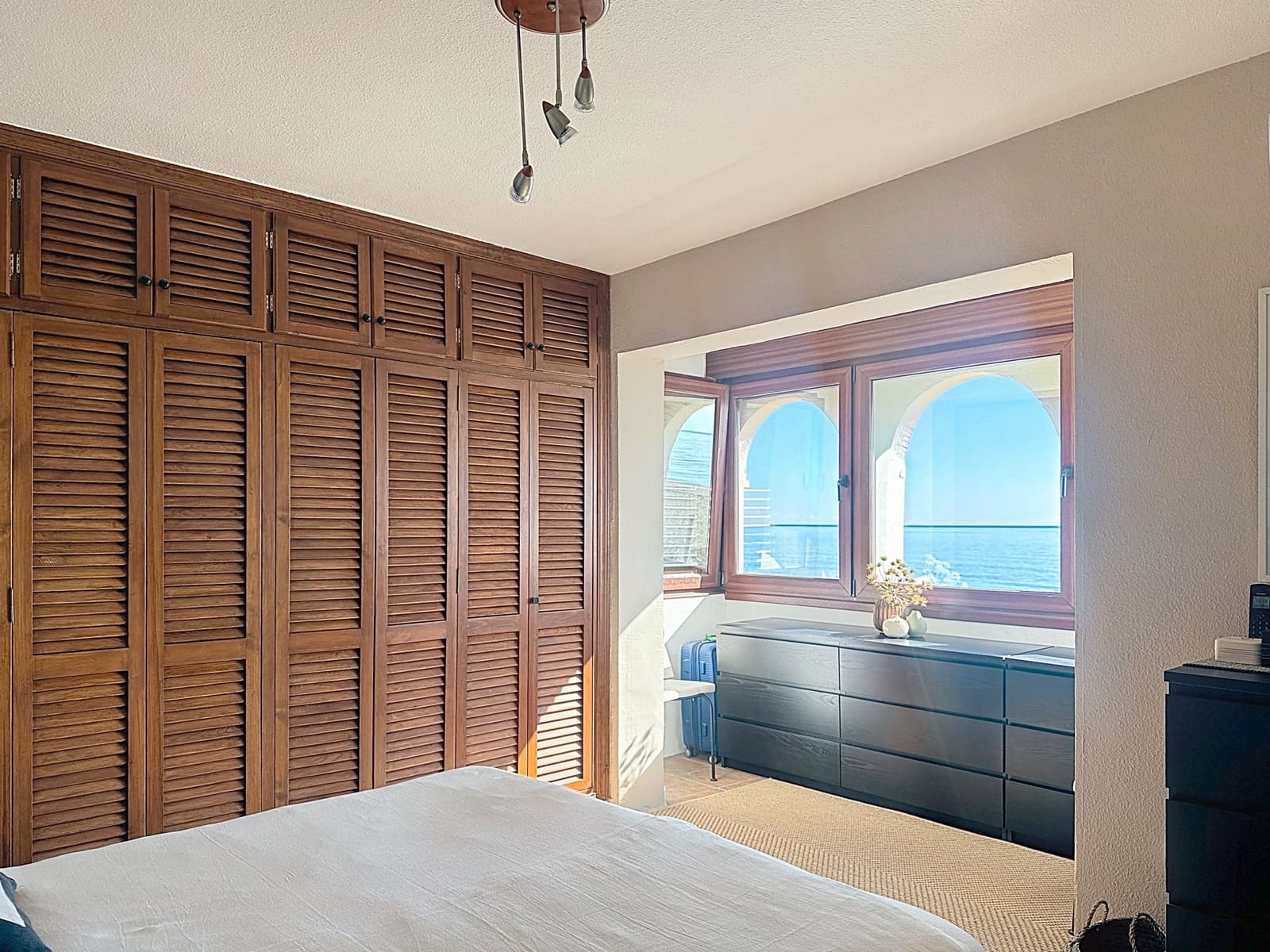 3 soveværelse Semi-Rækkehus til salg i Casares med swimmingpool - € 1.250.000 (Ref: 9359427)