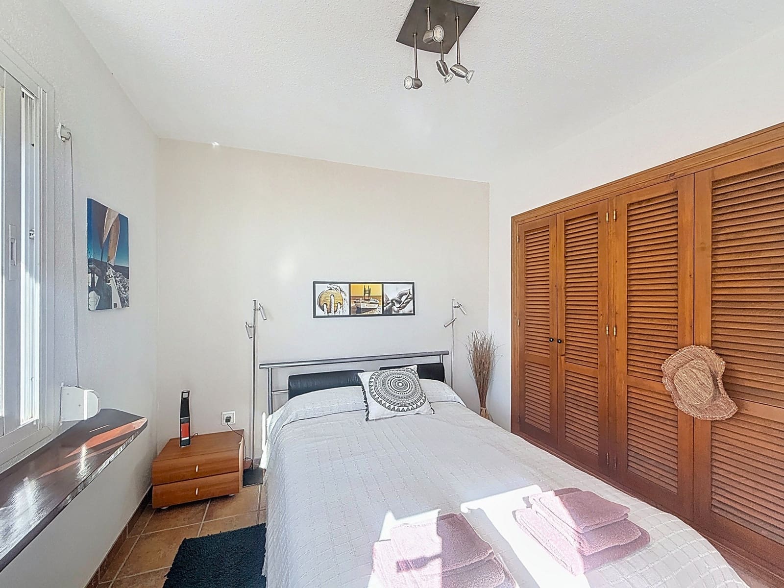 3 soveværelse Semi-Rækkehus til salg i Casares med swimmingpool - € 1.250.000 (Ref: 9359427)