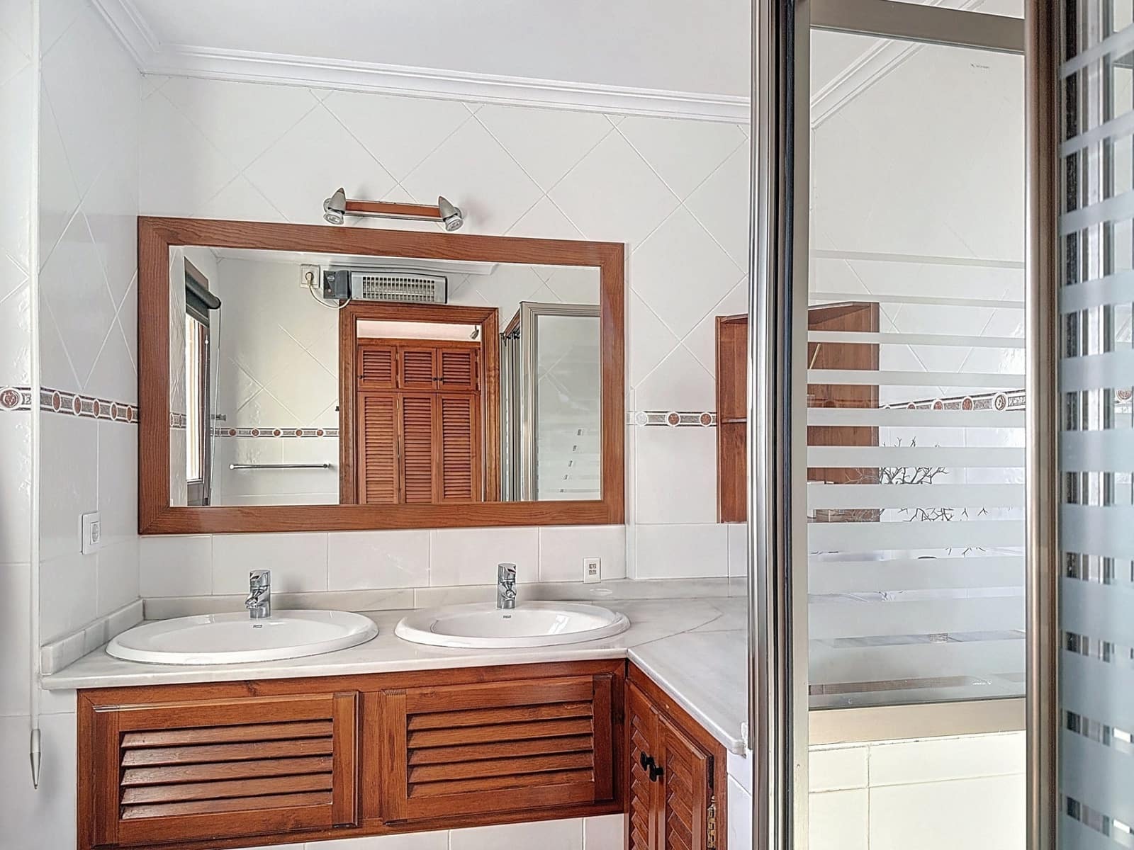 3 soveværelse Semi-Rækkehus til salg i Casares med swimmingpool - € 1.250.000 (Ref: 9359427)