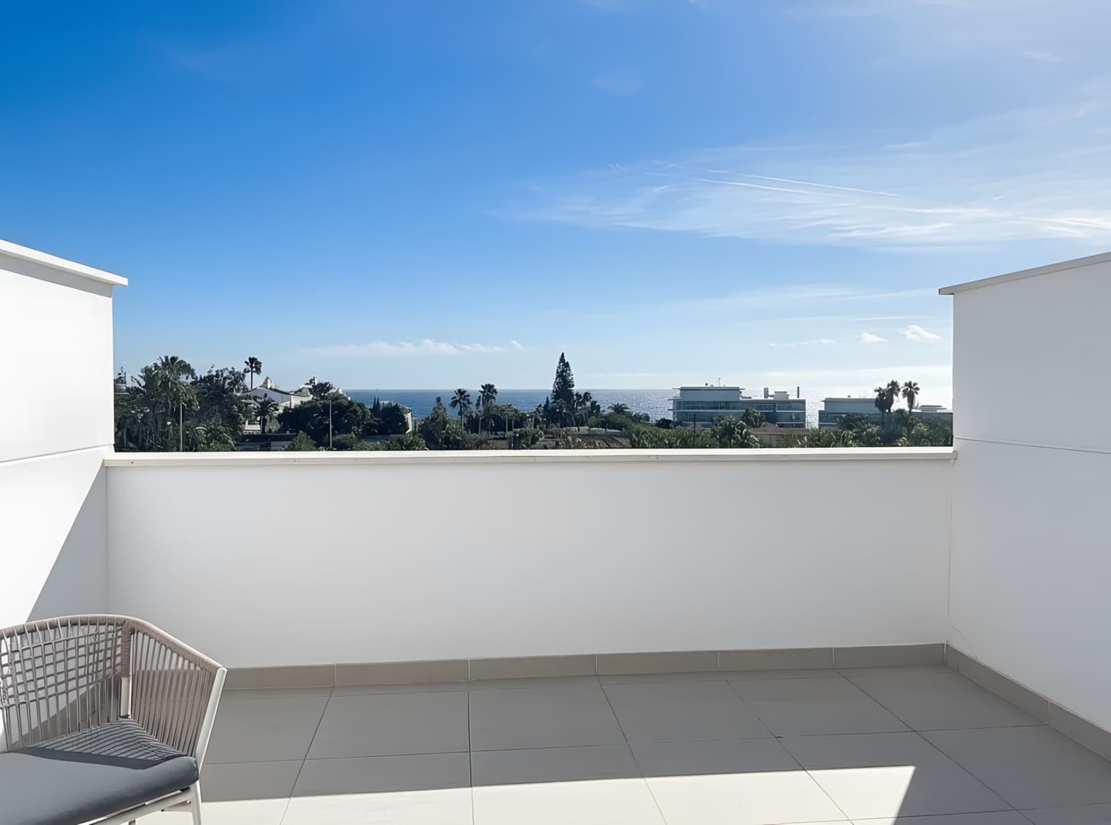 Apartamento de 3 habitaciones en Estepona en venta con piscina garaje - 439.000 € (Ref: 9367218)