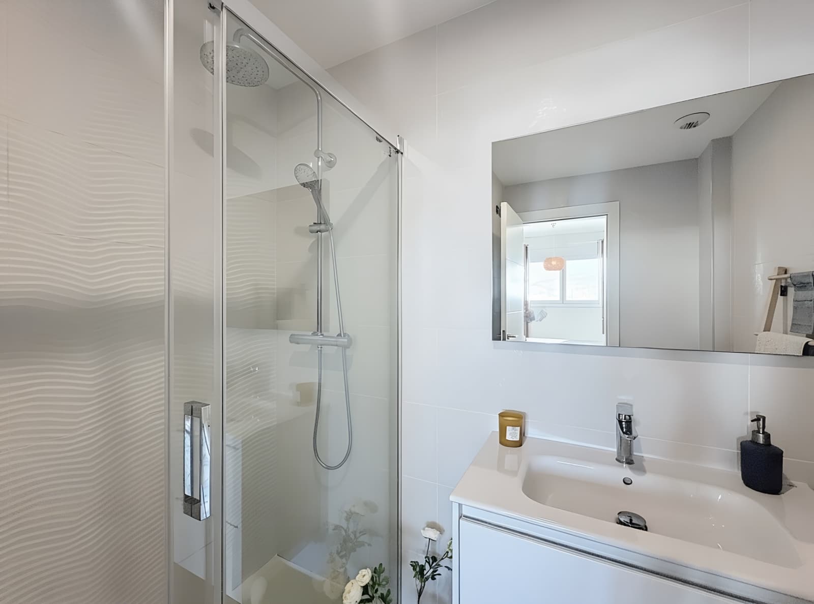 Apartamento de 3 habitaciones en Estepona en venta con piscina garaje - 439.000 € (Ref: 9367218)