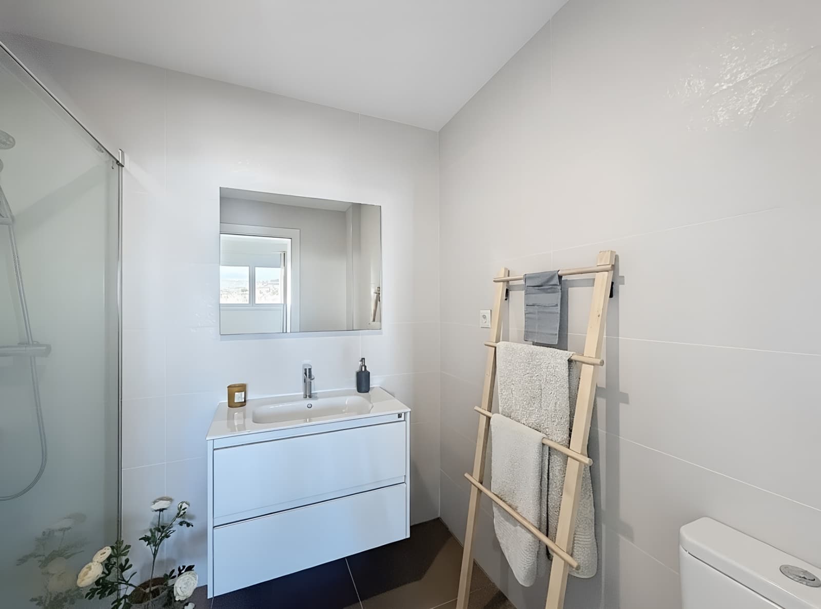 Apartamento de 3 habitaciones en Estepona en venta con piscina garaje - 439.000 € (Ref: 9367218)