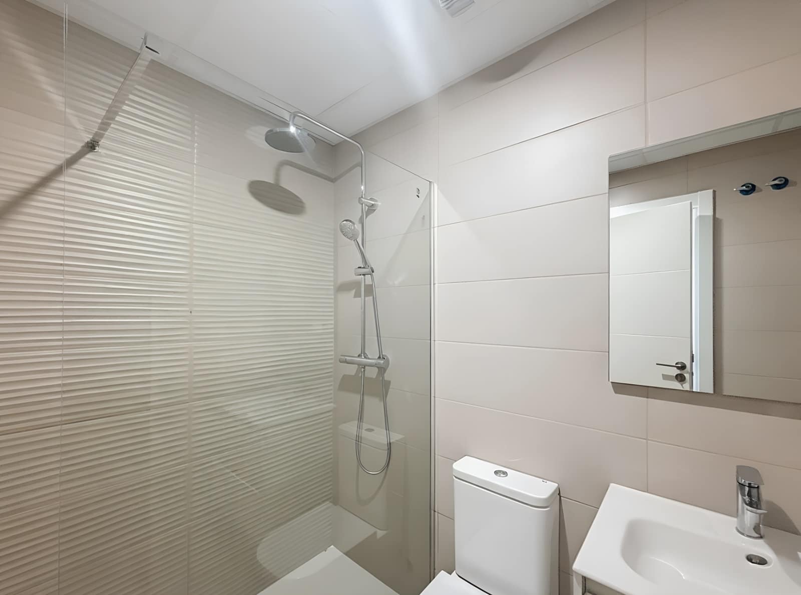 Apartamento de 3 habitaciones en Estepona en venta con piscina garaje - 439.000 € (Ref: 9367218)