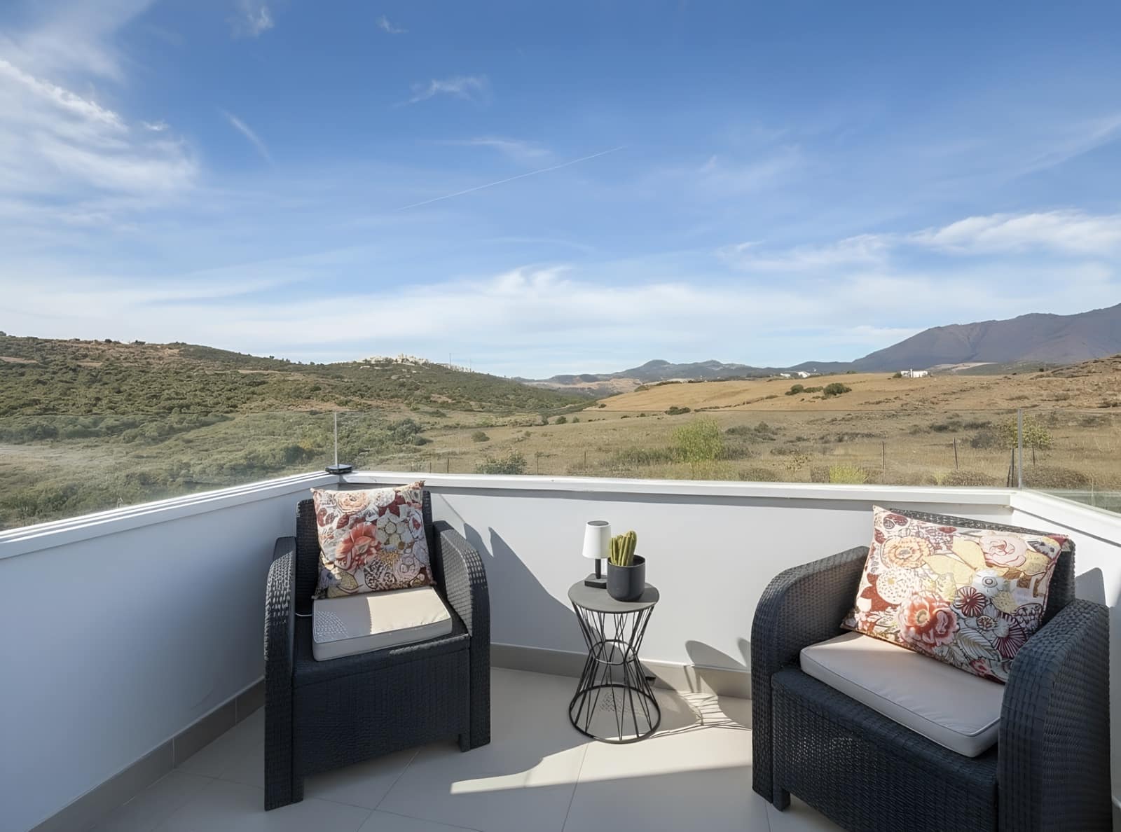 2 bedroom Penthouse for sale in Estepona with pool garage - € 515,000 (Ref: 9382511)