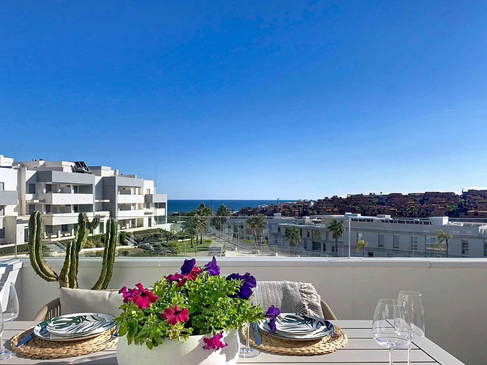 2 bedroom Penthouse for sale in Estepona with pool garage - € 515,000 (Ref: 9382511)
