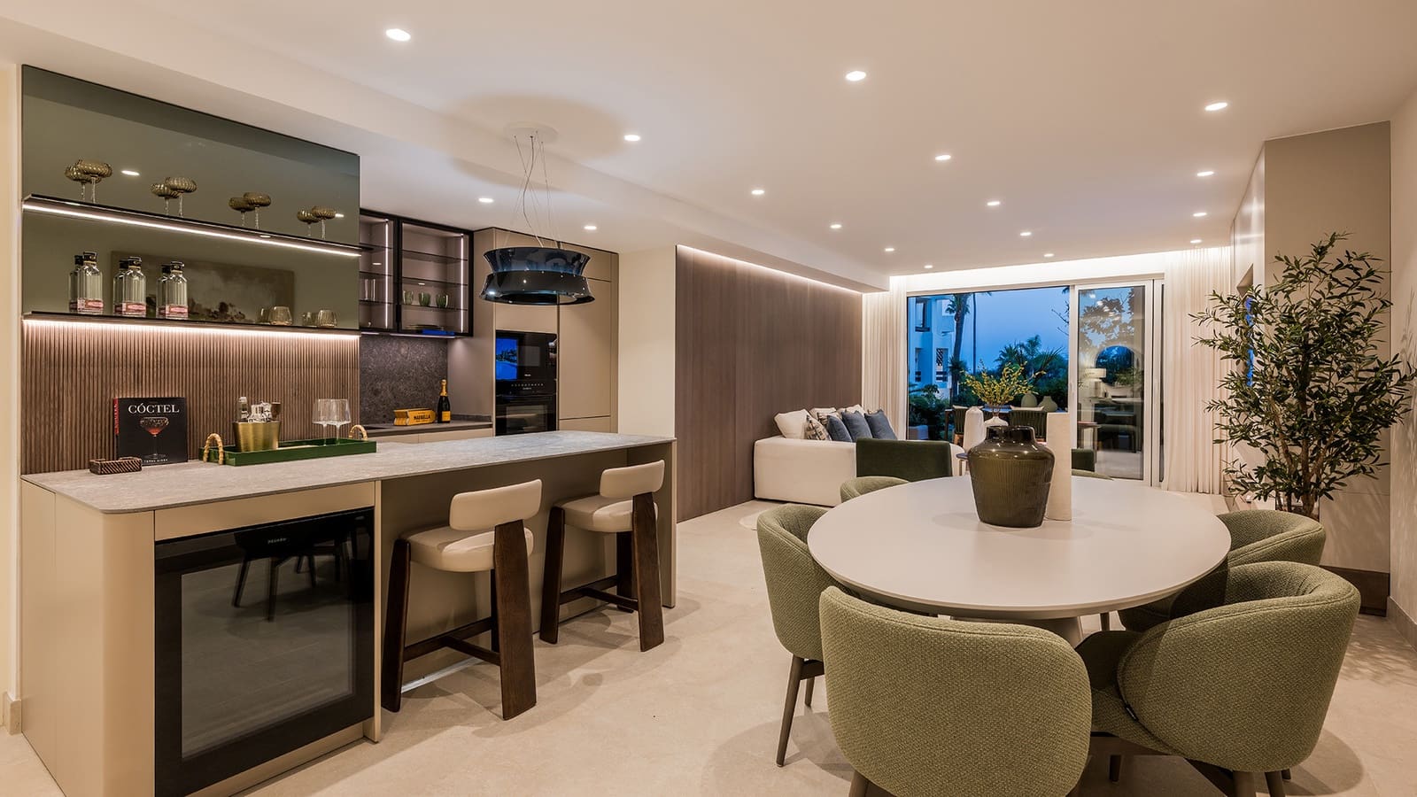 3 Zimmer Apartment zu verkaufen in Estepona mit Pool Garage - 1.995.000 € (Ref: 9395852)