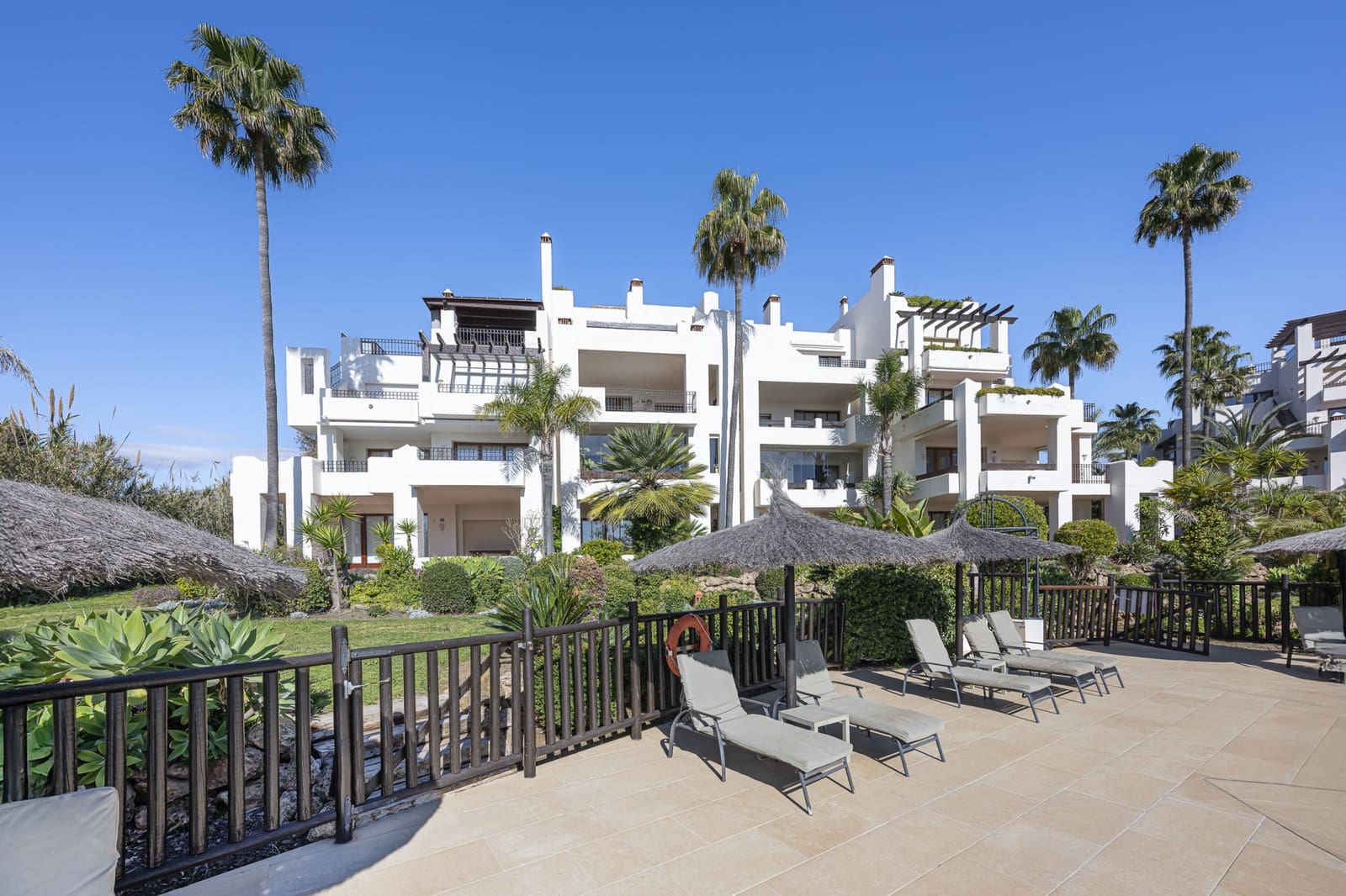 3 Zimmer Apartment zu verkaufen in Estepona mit Pool Garage - 1.995.000 € (Ref: 9395852)