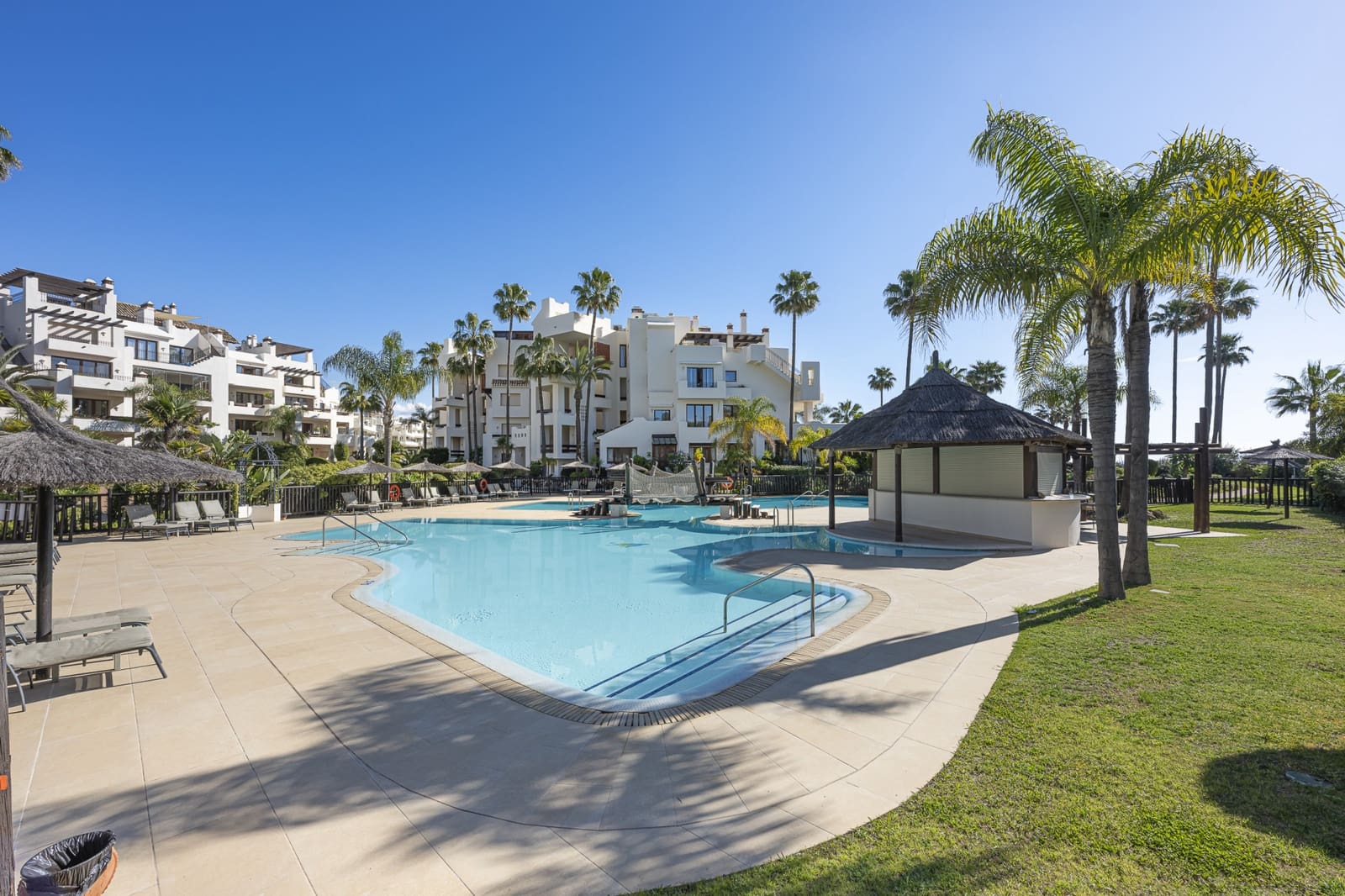 3 Zimmer Apartment zu verkaufen in Estepona mit Pool Garage - 1.995.000 € (Ref: 9395852)