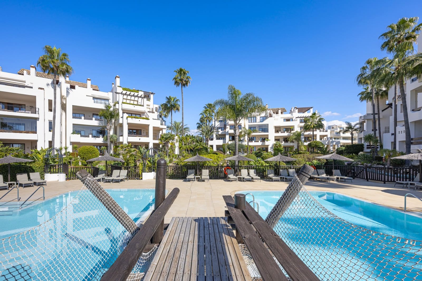 3 Zimmer Apartment zu verkaufen in Estepona mit Pool Garage - 1.995.000 € (Ref: 9395852)