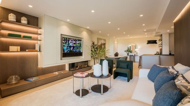 Apartamento de 3 habitaciones en Estepona en venta con piscina garaje - 1.995.000 € (Ref: 9395852)