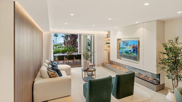 Apartamento de 3 habitaciones en Estepona en venta con piscina garaje - 1.995.000 € (Ref: 9395852)