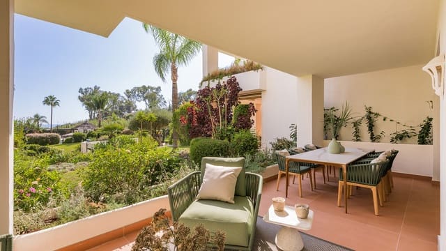 Apartamento de 3 habitaciones en Estepona en venta con piscina garaje - 1.995.000 € (Ref: 9395852)