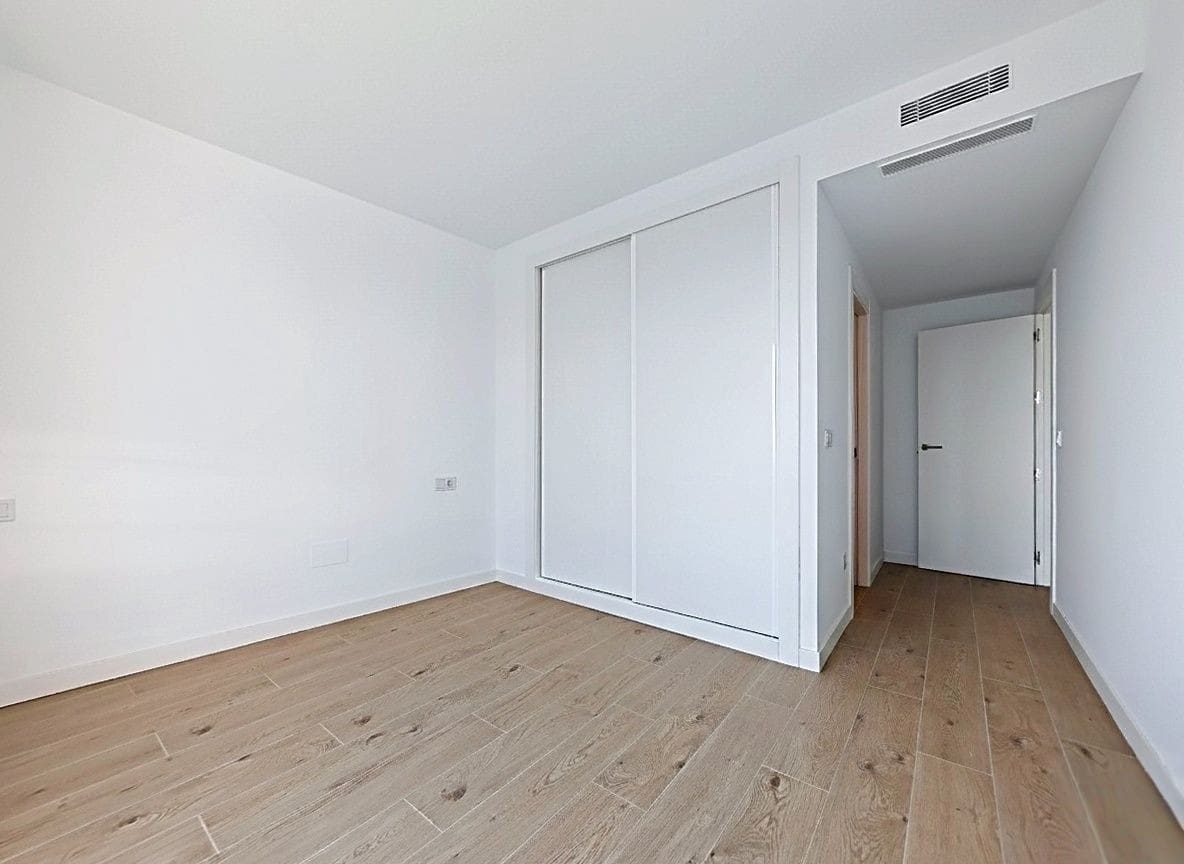 2 bedroom Apartment for sale in Estepona with pool garage - € 450,000 (Ref: 9398286)