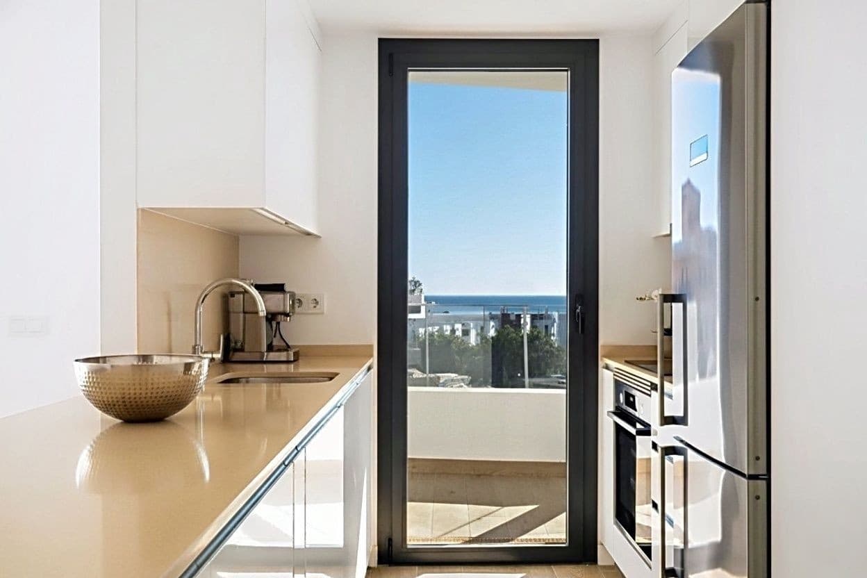 2 bedroom Apartment for sale in Estepona with pool garage - € 450,000 (Ref: 9398286)