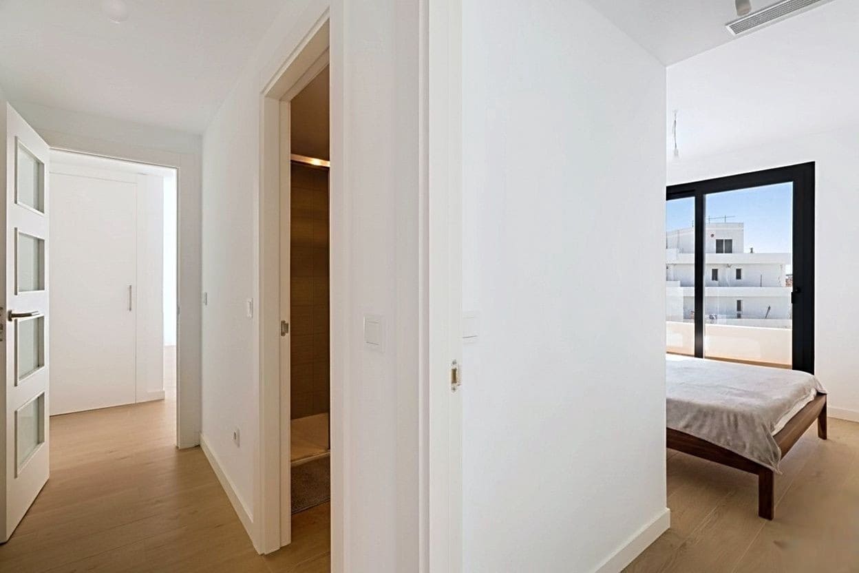 2 bedroom Apartment for sale in Estepona with pool garage - € 450,000 (Ref: 9398286)