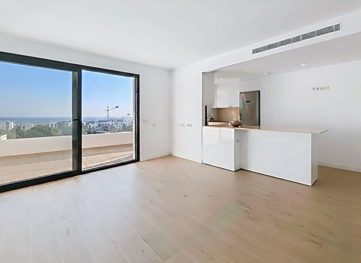 2 bedroom Apartment for sale in Estepona with pool garage - € 450,000 (Ref: 9398286)