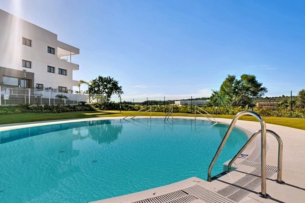 2 bedroom Apartment for sale in Estepona with pool garage - € 450,000 (Ref: 9398286)