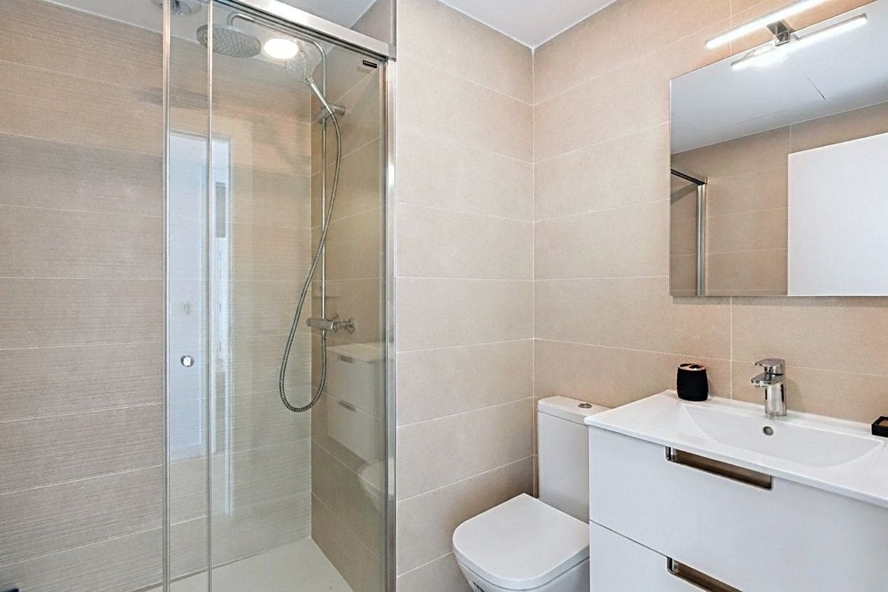 2 bedroom Apartment for sale in Estepona with pool garage - € 450,000 (Ref: 9398286)