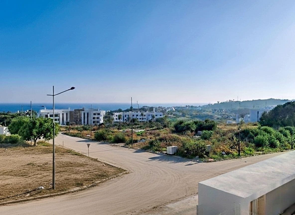 2 bedroom Apartment for sale in Estepona with pool garage - € 450,000 (Ref: 9398286)