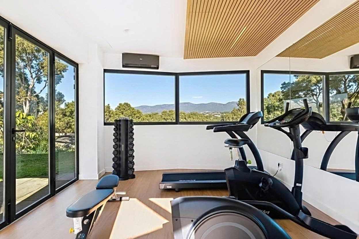 2 bedroom Apartment for sale in Estepona with pool garage - € 450,000 (Ref: 9398286)