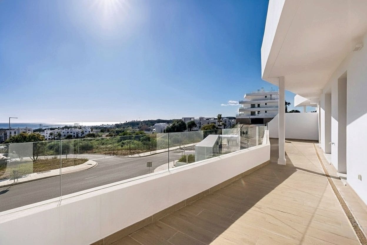 2 bedroom Apartment for sale in Estepona with pool garage - € 450,000 (Ref: 9398286)