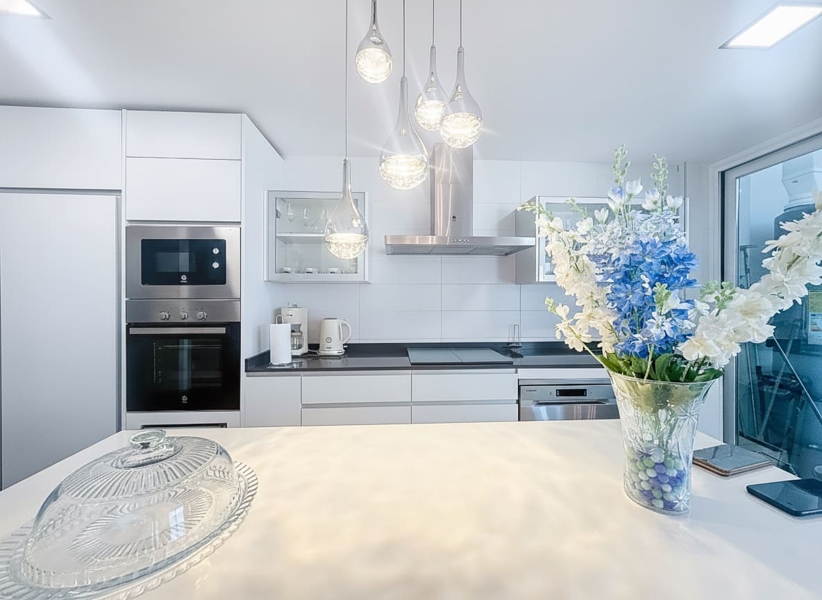 3 sovrum Takvåning till salu i Estepona med pool garage - 895 000 € (Ref: 9413855)