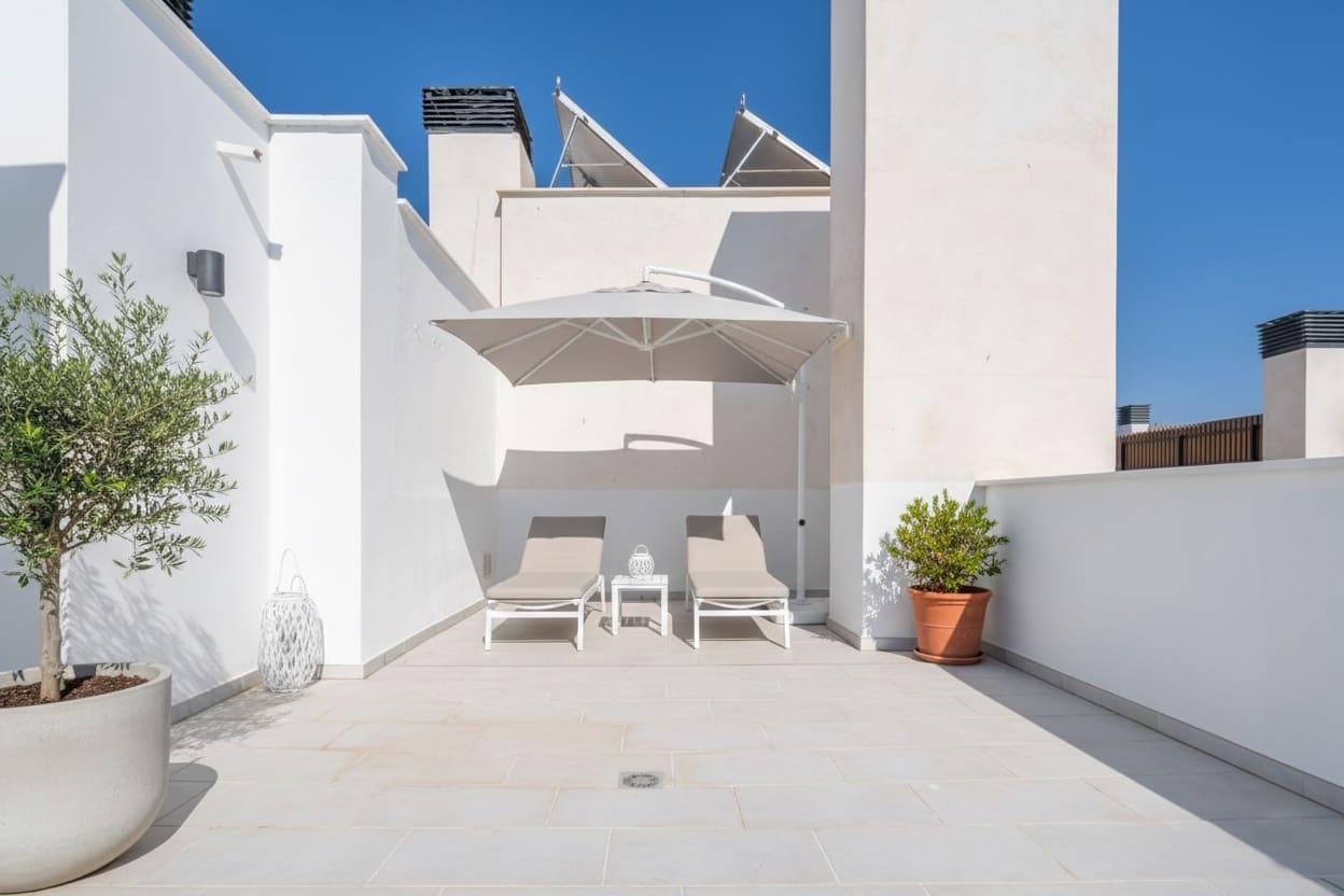 3 sovrum Takvåning till salu i Estepona med pool garage - 895 000 € (Ref: 9413855)