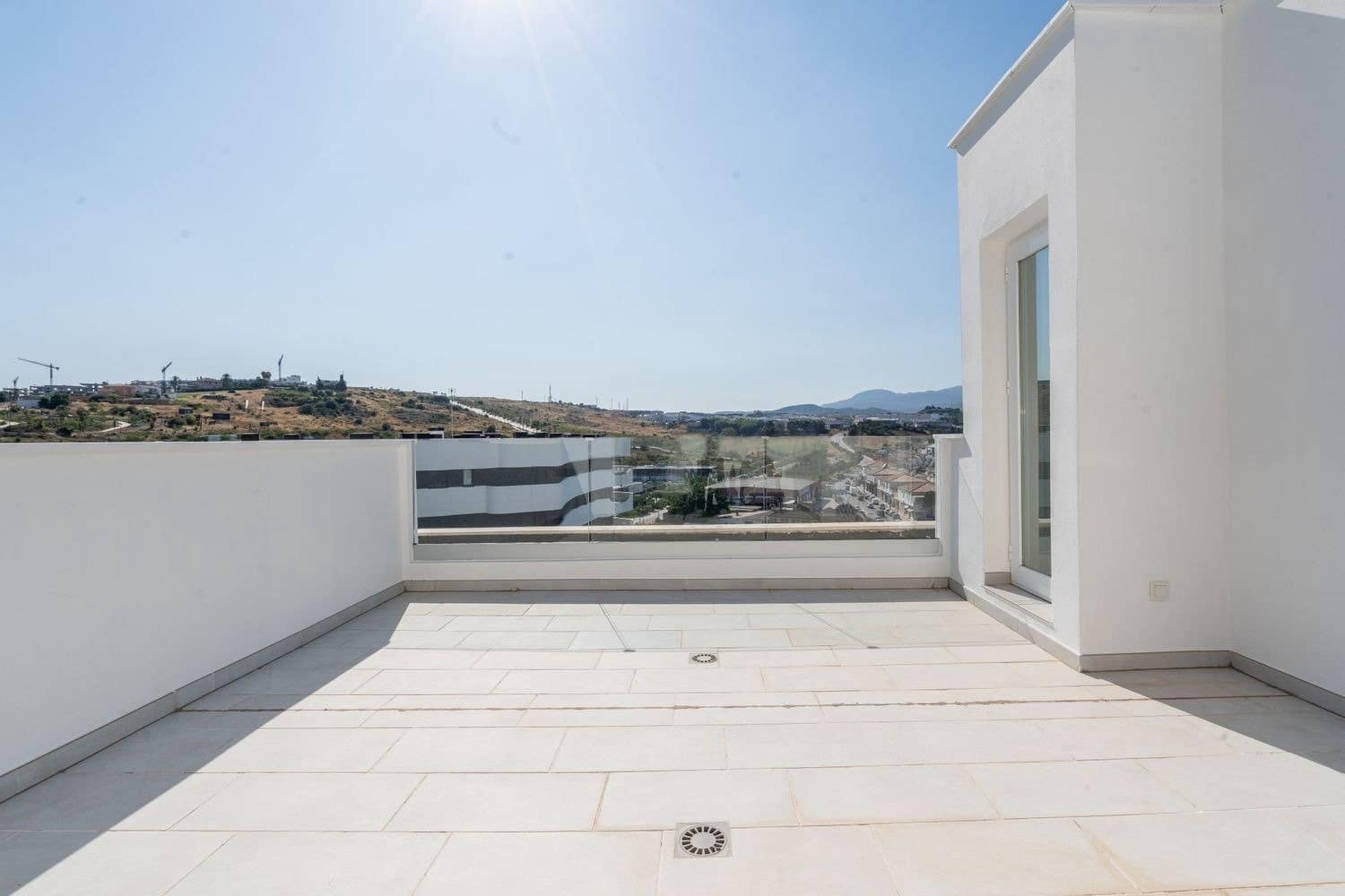 3 sovrum Takvåning till salu i Estepona med pool garage - 895 000 € (Ref: 9413855)