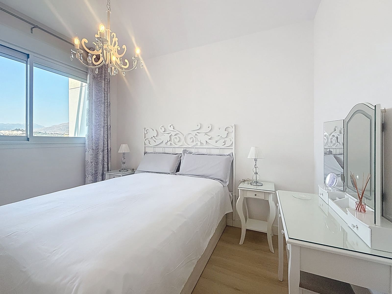 3 sovrum Takvåning till salu i Estepona med pool garage - 895 000 € (Ref: 9413855)