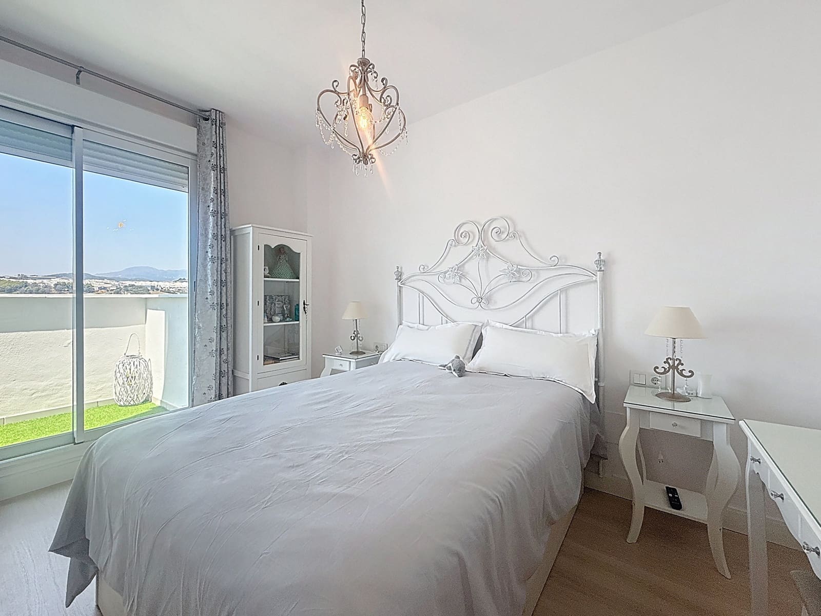 3 sovrum Takvåning till salu i Estepona med pool garage - 895 000 € (Ref: 9413855)