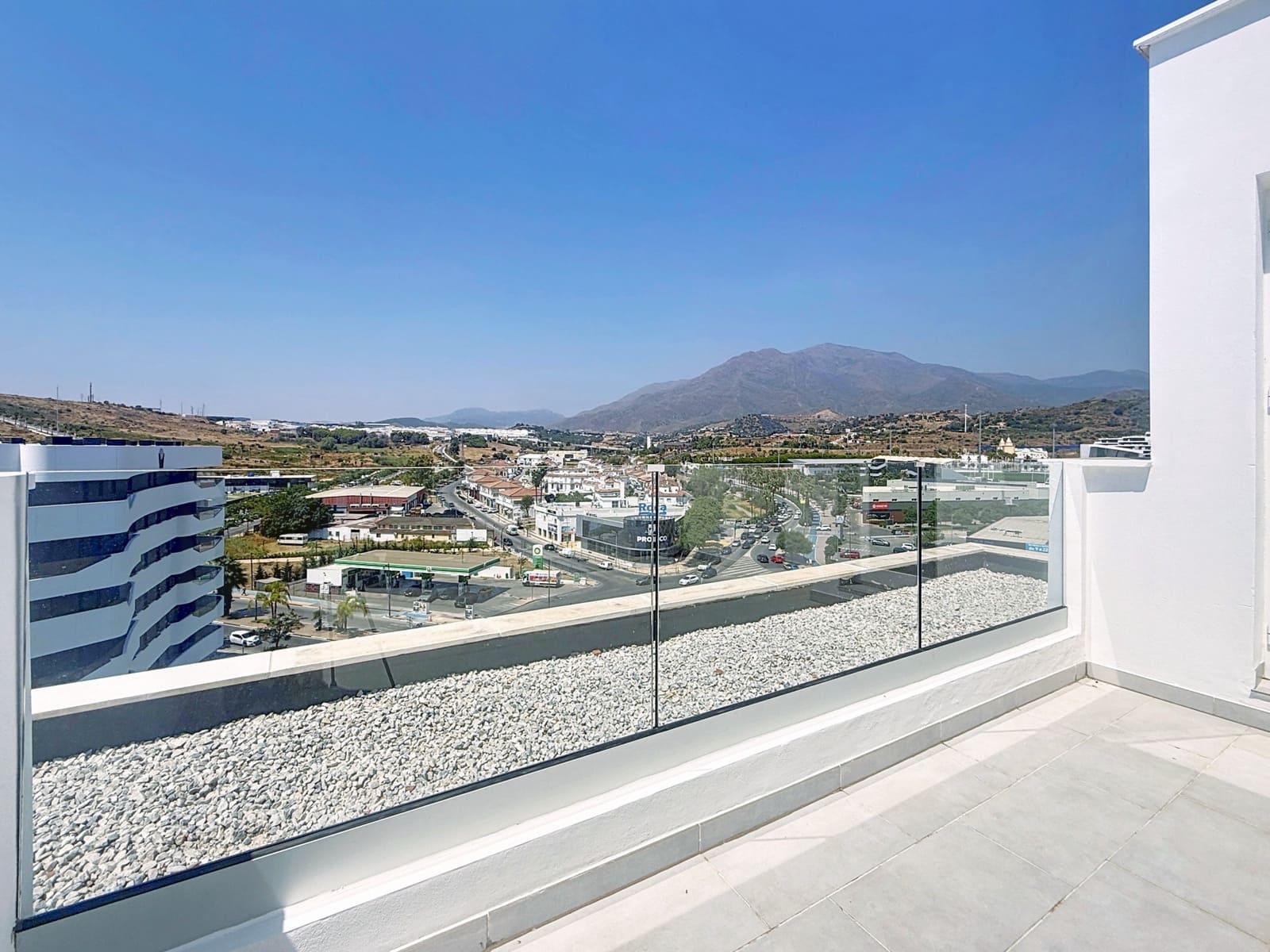 3 sovrum Takvåning till salu i Estepona med pool garage - 895 000 € (Ref: 9413855)