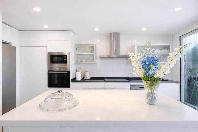 3 chambre Penthouse à vendre à Centro, Estepona avec piscine garage - 849 995 € (Ref: 9413855)