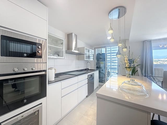 3 chambre Penthouse à vendre à Centro, Estepona avec piscine garage - 849 995 € (Ref: 9413855)