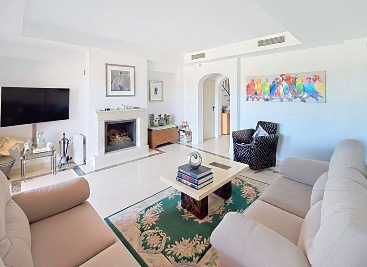 3 Zimmer Haus zu verkaufen in Estepona mit Pool Garage - 445.000 € (Ref: 9419398)