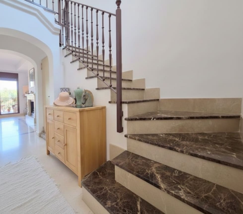 3 Zimmer Haus zu verkaufen in Estepona mit Pool Garage - 445.000 € (Ref: 9419398)