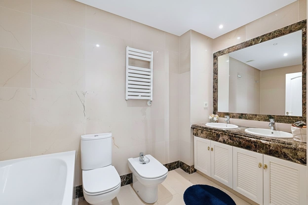 3 Zimmer Haus zu verkaufen in Estepona mit Pool Garage - 445.000 € (Ref: 9419398)