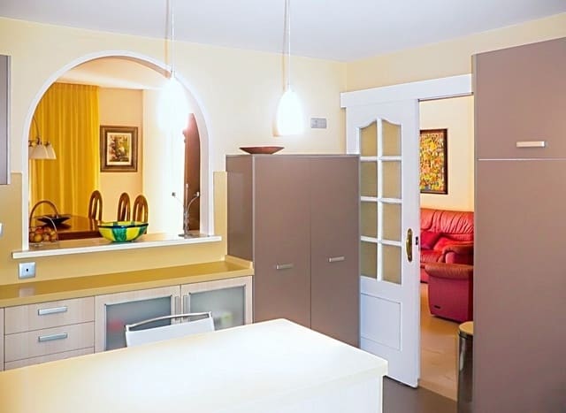 5 soverom Hus til salgs i El Padrón, Estepona med svømmebasseng garasje - € 435 000 (Ref: 9422141)