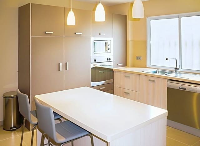 5 soverom Hus til salgs i El Padrón, Estepona med svømmebasseng garasje - € 435 000 (Ref: 9422141)