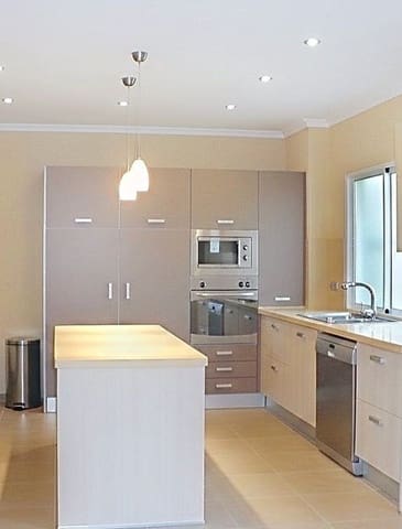 5 soverom Hus til salgs i El Padrón, Estepona med svømmebasseng garasje - € 435 000 (Ref: 9422141)