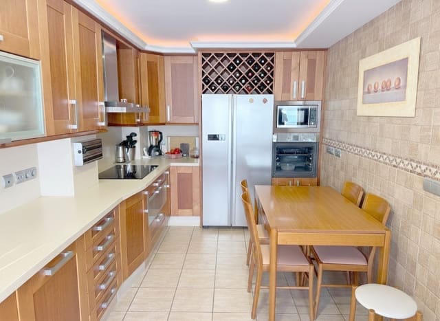 4 slaapkamer Penthouse te koop in Huerta Nueva, Estepona met zwembad garage - € 790.000 (Ref: 9426989)