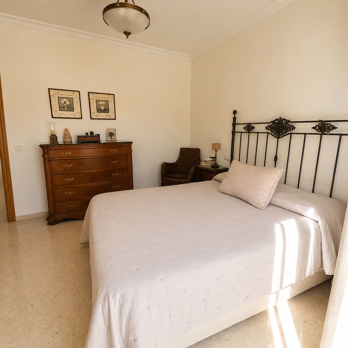 Ático de 4 habitaciones en Estepona en venta con piscina garaje - 695.000 € (Ref: 9426989)